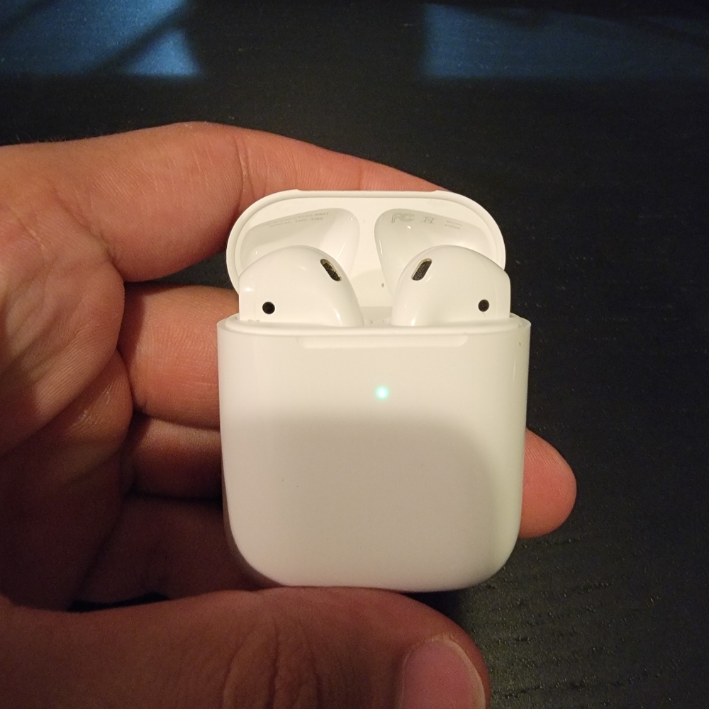 Airpods - Picture 2 of 4